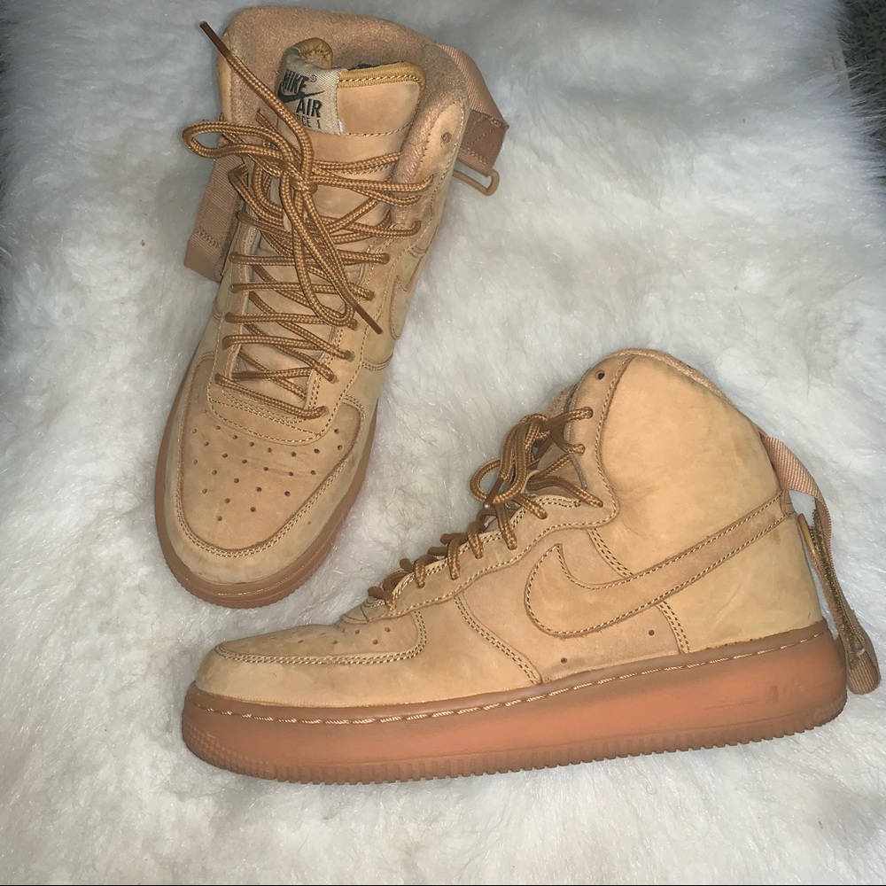 Nike Air Force 1 High LV8 Flax